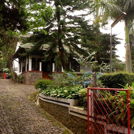 Cemara'S Homestay Бату Екстериор снимка